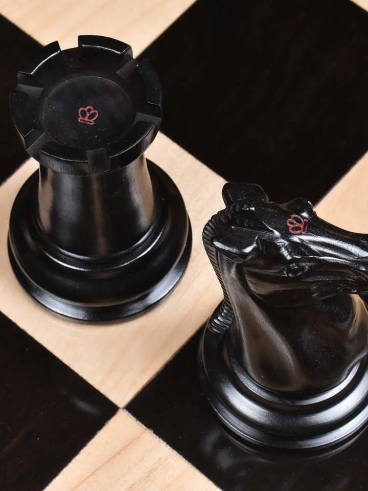 Pezzi degli scacchi Staunton Leuchars Cook 1849-50 in legno di ebano e legno di bosso anticato - 4,5"