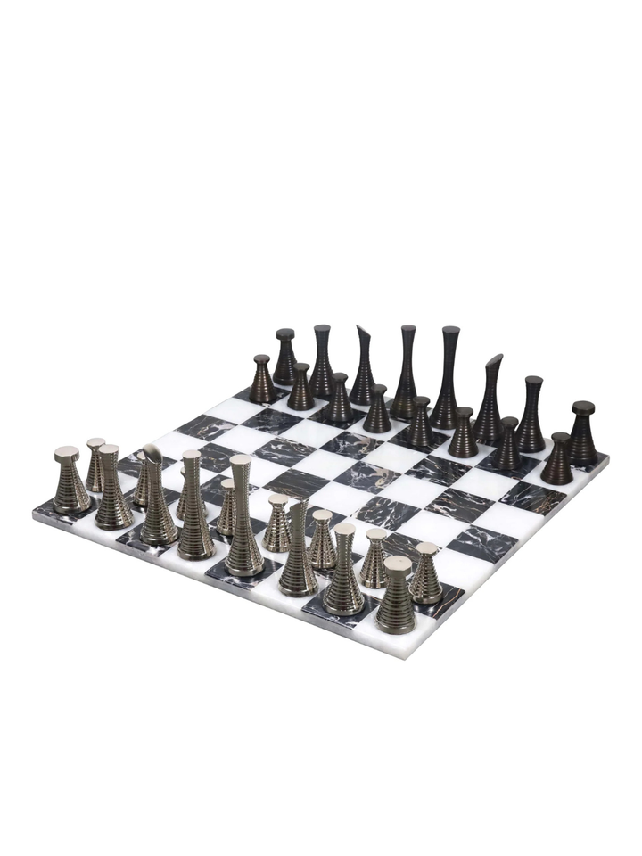 Set di scacchi Modern Tower 3,9" in ottone con scacchiera in marmo da 15"