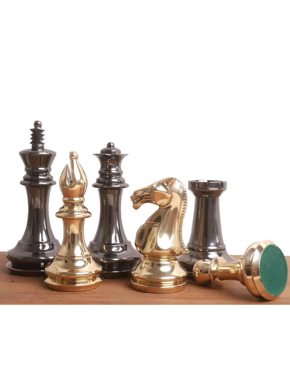 Pièces d'échecs de luxe en laiton de la série Fierce Knight de 3,9 pouces, or métallisé et gris
