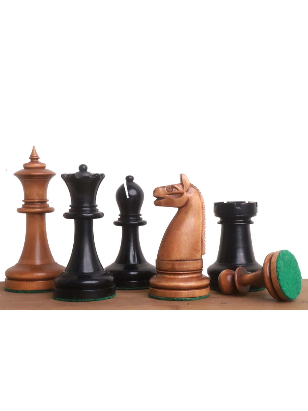 Set di Scacchi Riproduzione American Chess Company Anni 1900 - Solo Pezzi - Legno di Bosso Anticato ed Ebonizzato - Re 3,9"