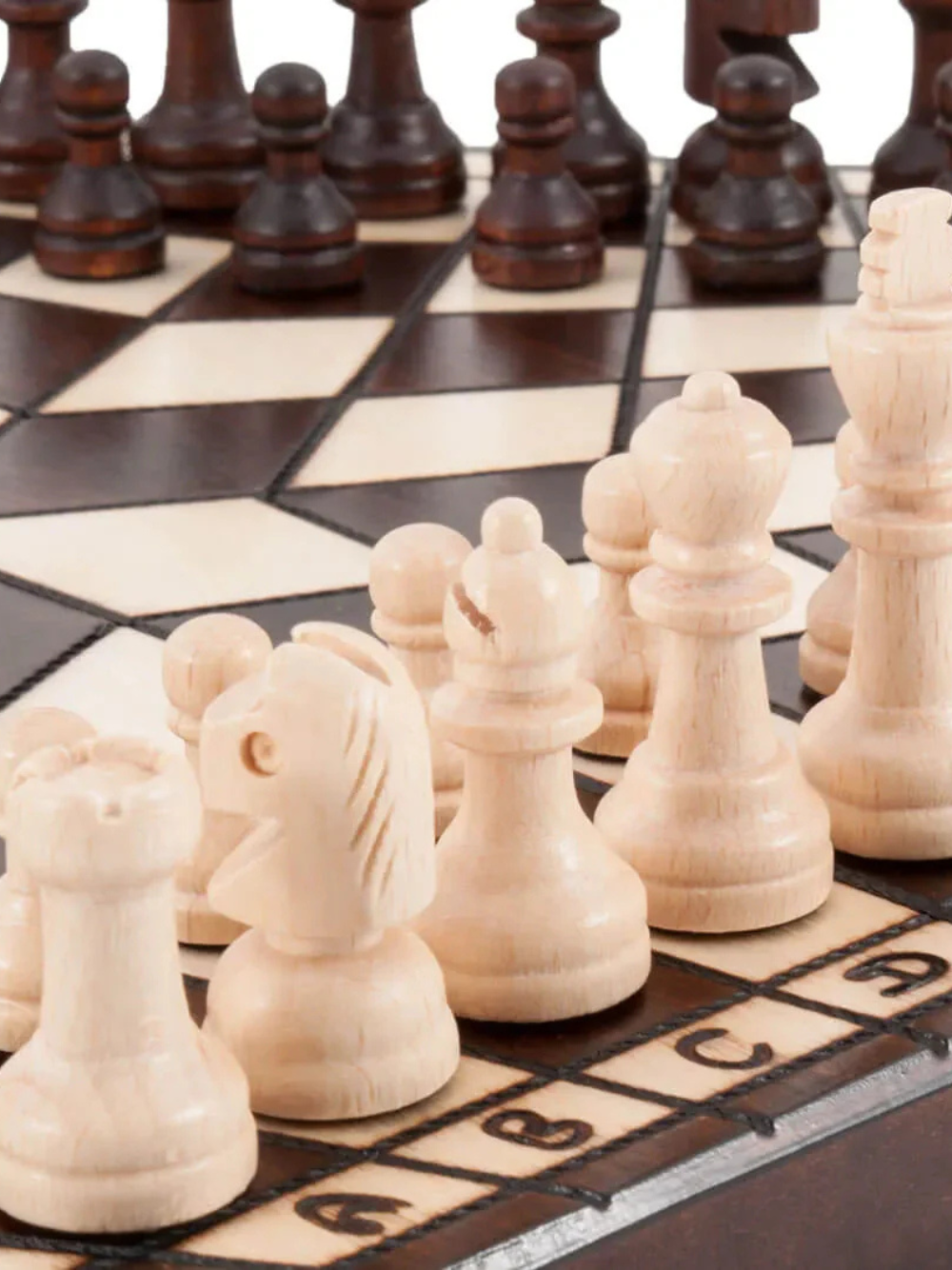 Le jeu d'échecs à trois joueurs 