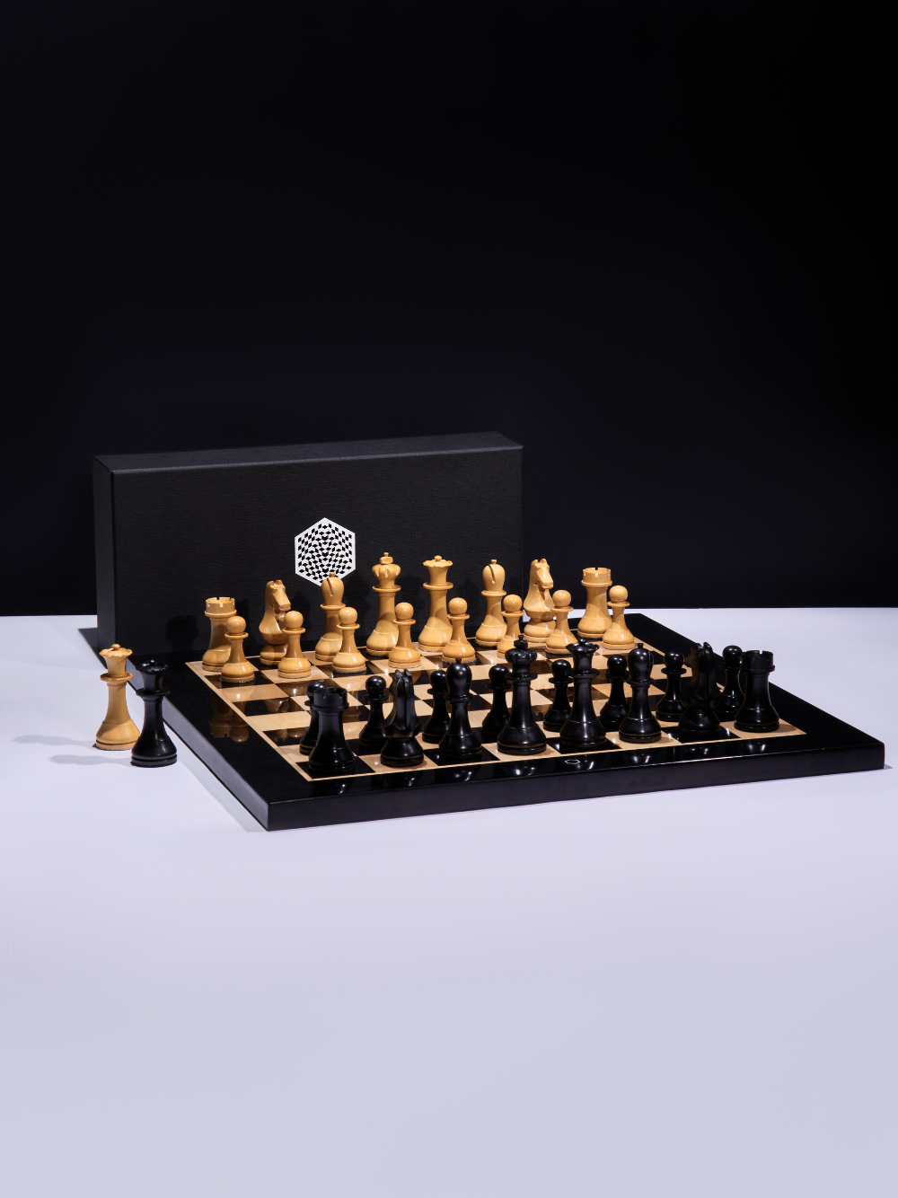 Juego oficial de ajedrez mundial, edición negra