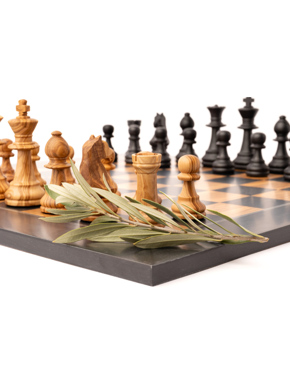 Staunton Europe nº6 chess set with OLIVE WOOD pieces with BLACK board