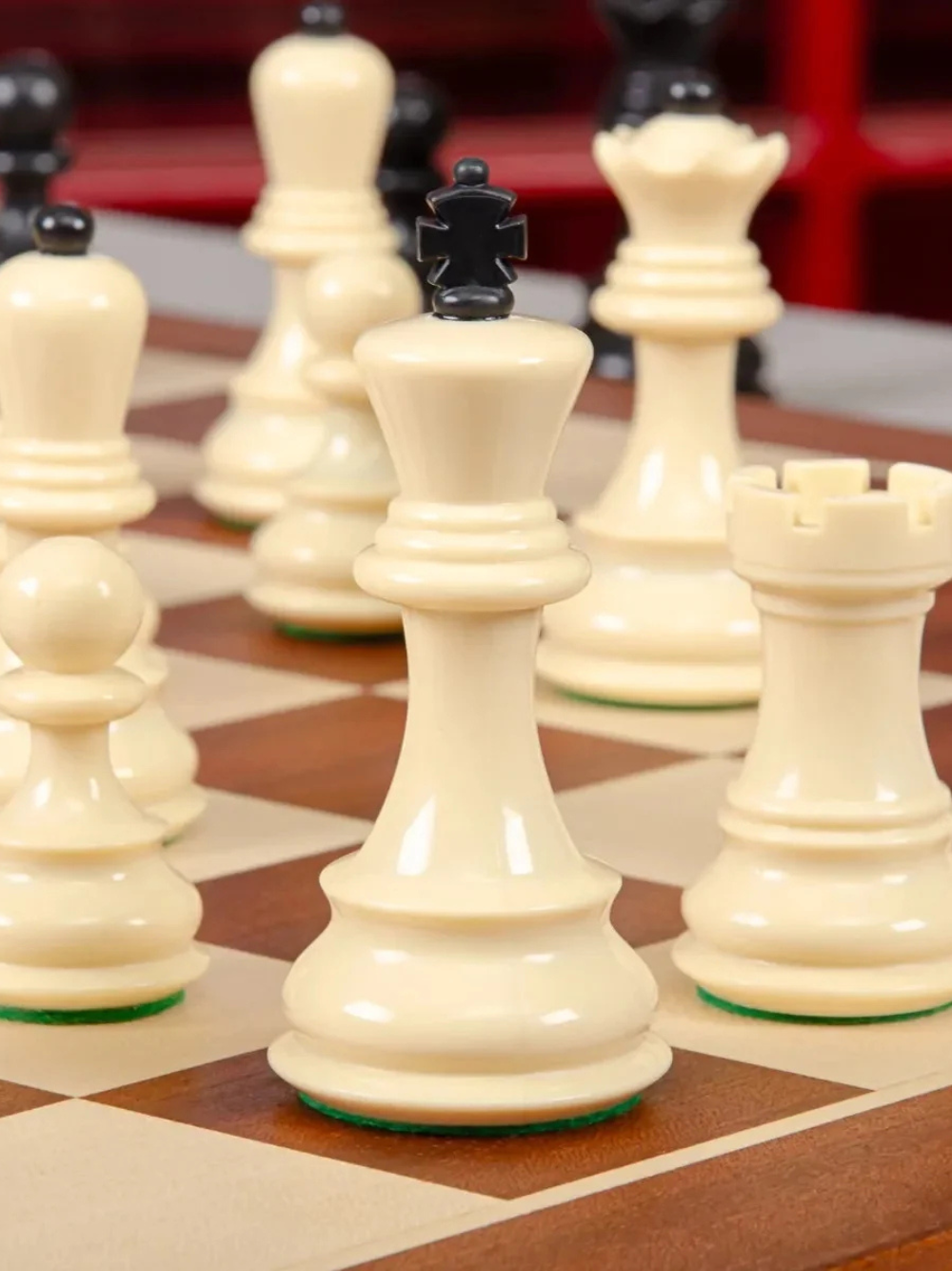 Set di pezzi scacchi in plastica della serie Zagreb - Re da 3,75"
