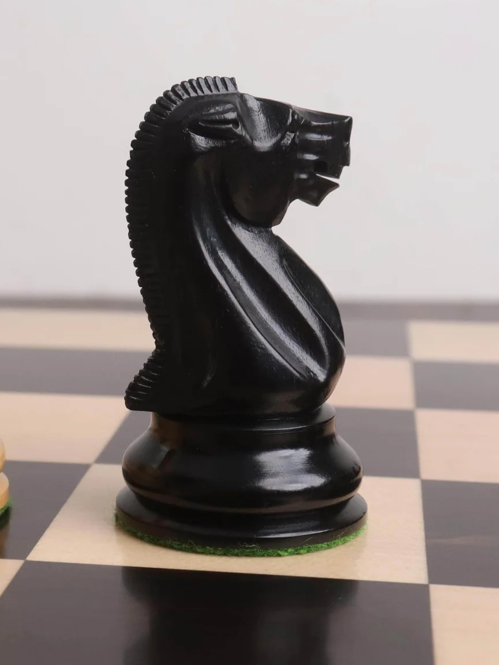 Piezas de ajedrez de lujo reproducidas del siglo XIX B and Co en madera de ébano y boj - Rey de 4.2"