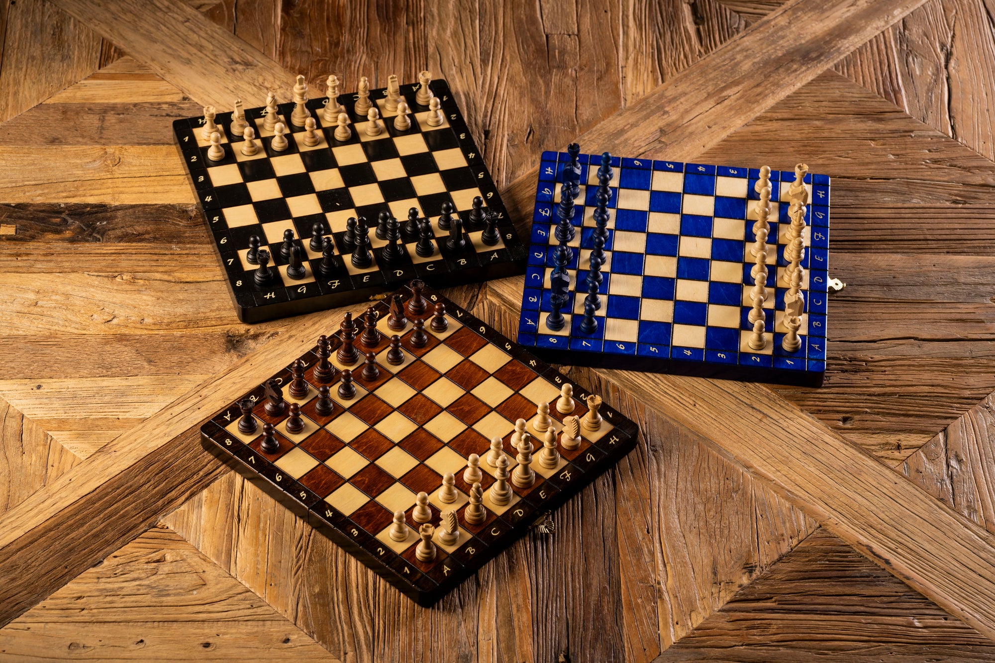 Jeu d'échecs en bois bleu