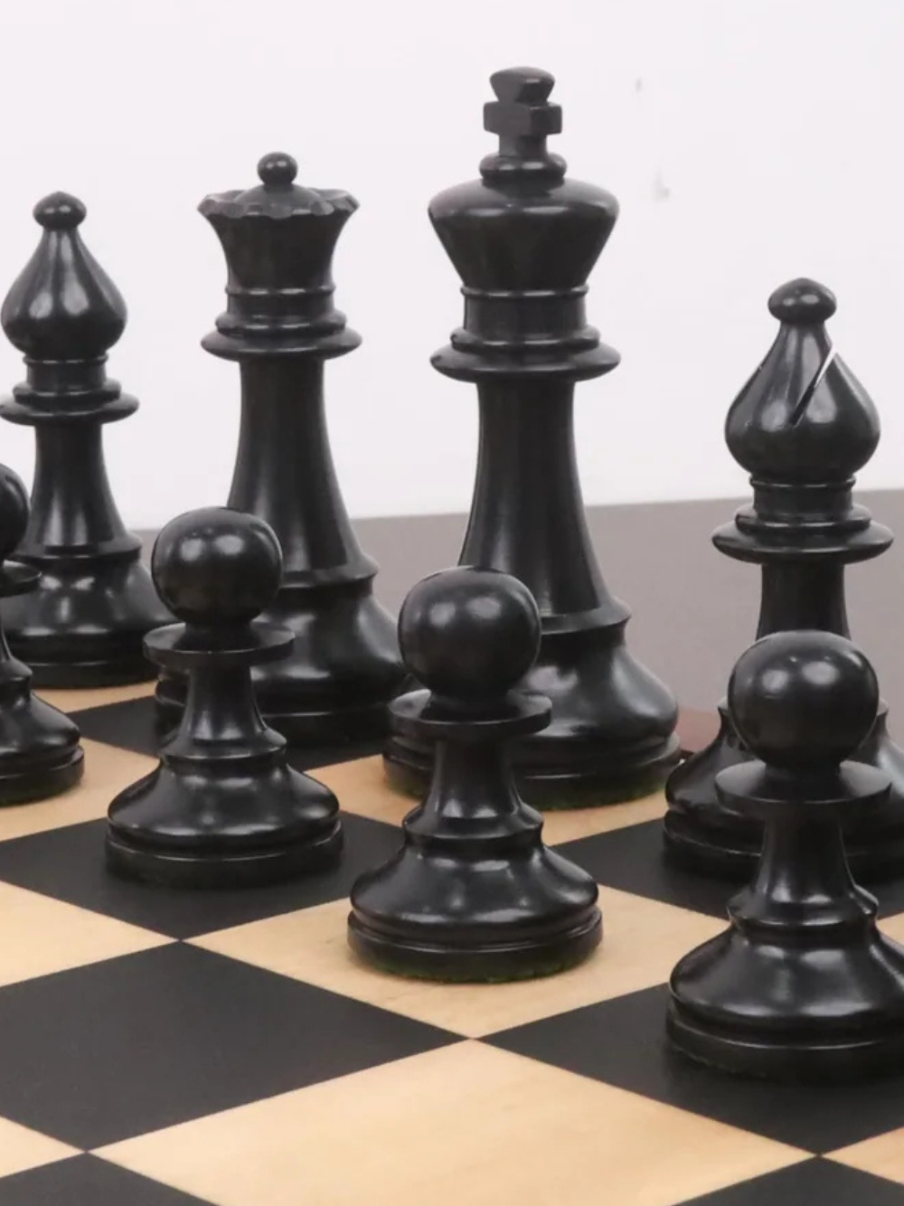 French Grandmaster's Staunton Chess Pieces - Antiqued Boxwood - 4.1" King