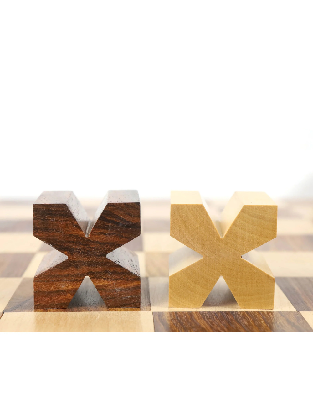 1923 Bauhaus Chess Set (Golden Rosewood version)