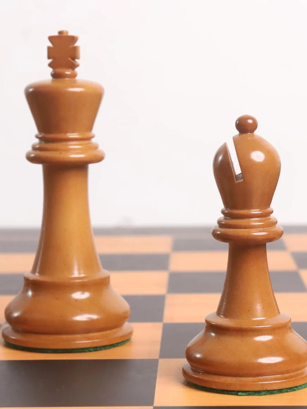 Jeu d'échecs Lessing Staunton 3,9" - Pièces en bois d'ébène et buis laqué vieilli avec plateau et boîte
