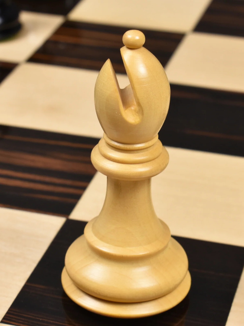 Figurki szachowe Staunton z serii Craftsman 3,9" podwójnie wyważone, z hebanowego drewna