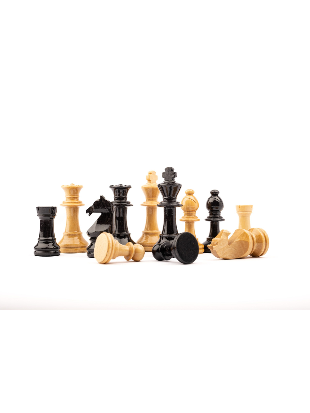 Staunton Europe nº5 chess set weighted GLOSSY pieces with BLACK board without frame