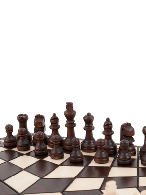 Le jeu d'échecs à trois joueurs 