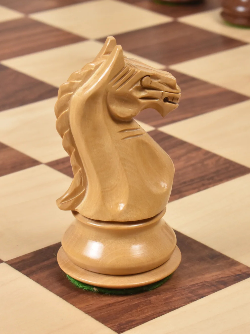 4" Fierce Knight Staunton Chess Pieces - Golden Rosewood & Boxwood
