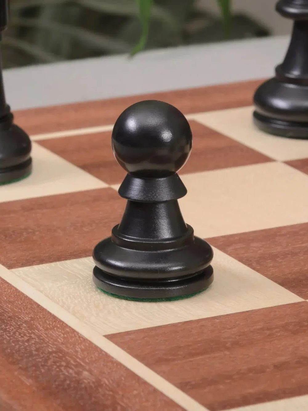 Piezas de ajedrez de plástico de la serie definitiva de torneos Bobby Fischer - Rey de 3.75"