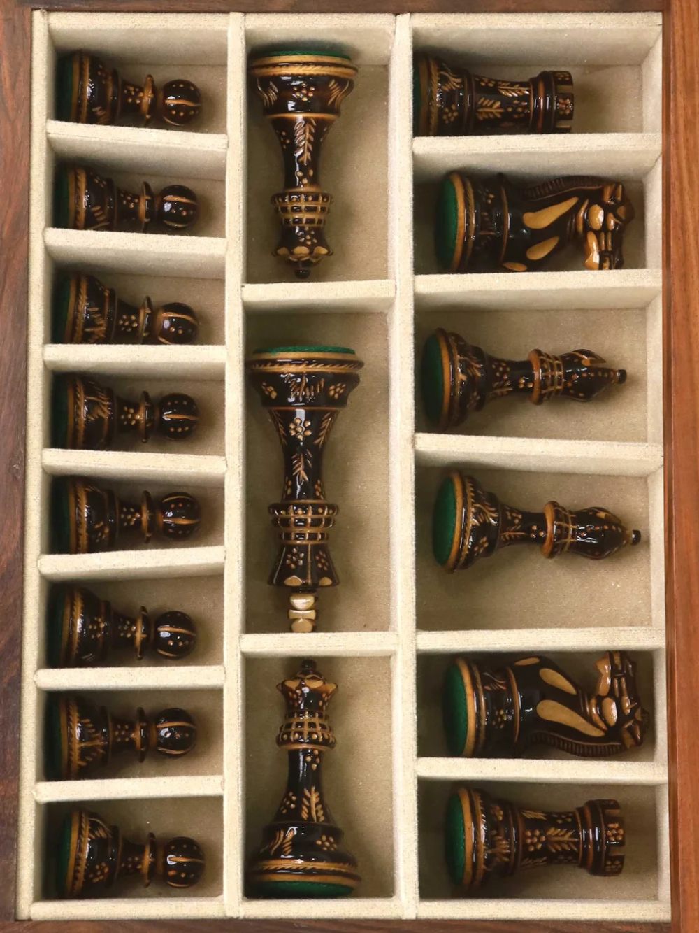 Set di Scacchi di Lusso con Cassetti in Velluto e Pezzi con Finitura Lucida