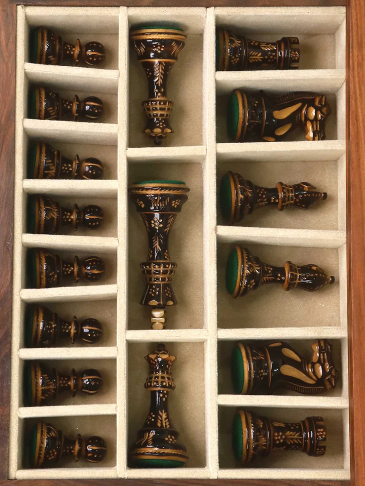 Set di Scacchi di Lusso con Cassetti in Velluto e Pezzi con Finitura Lucida