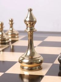 Pièces d'échecs de luxe en laiton de la série Splendor de 9,4 cm, couleur or et gris métallisé