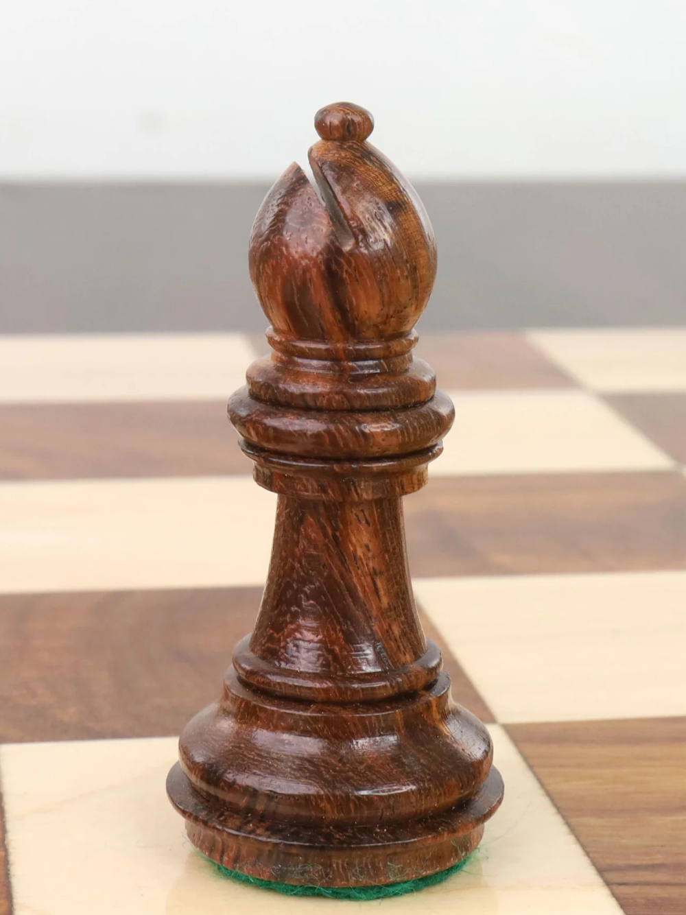 Serie Meghdoot Pezzi di Scacchi Staunton 3,4" in Palissandro Dorato