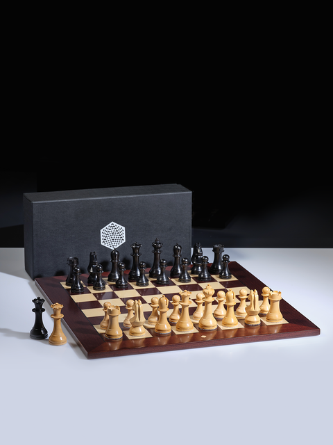 Ensemble de championnat du monde d'échecs (planche wengé)