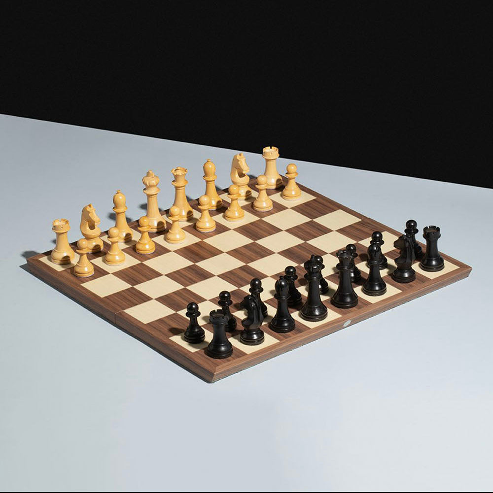 Official World Chess Studio Set - image 1