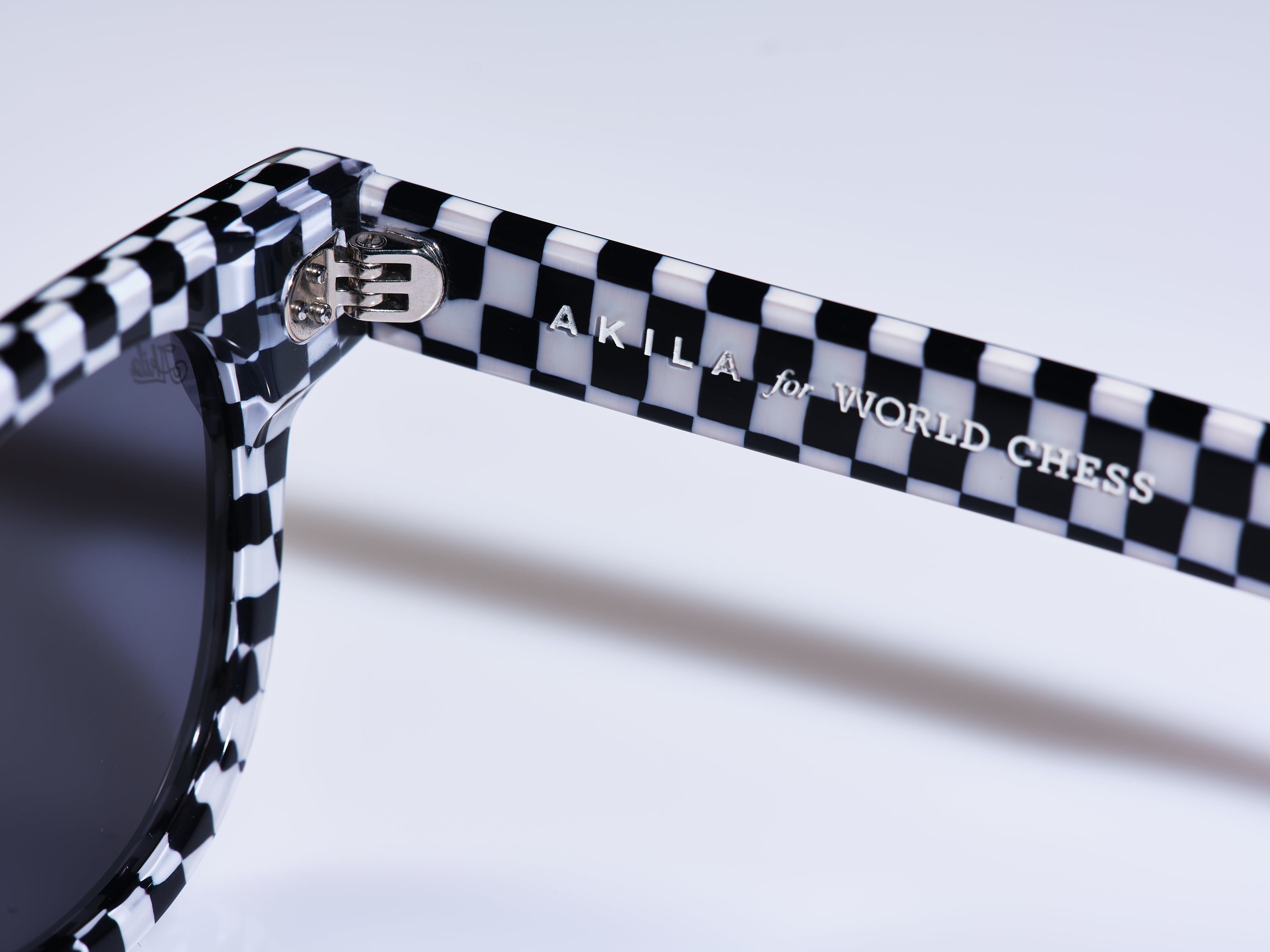 World Chess x Akila Legacy Brille