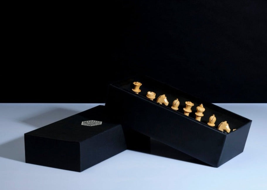 Official World Chess Pieces - image 1