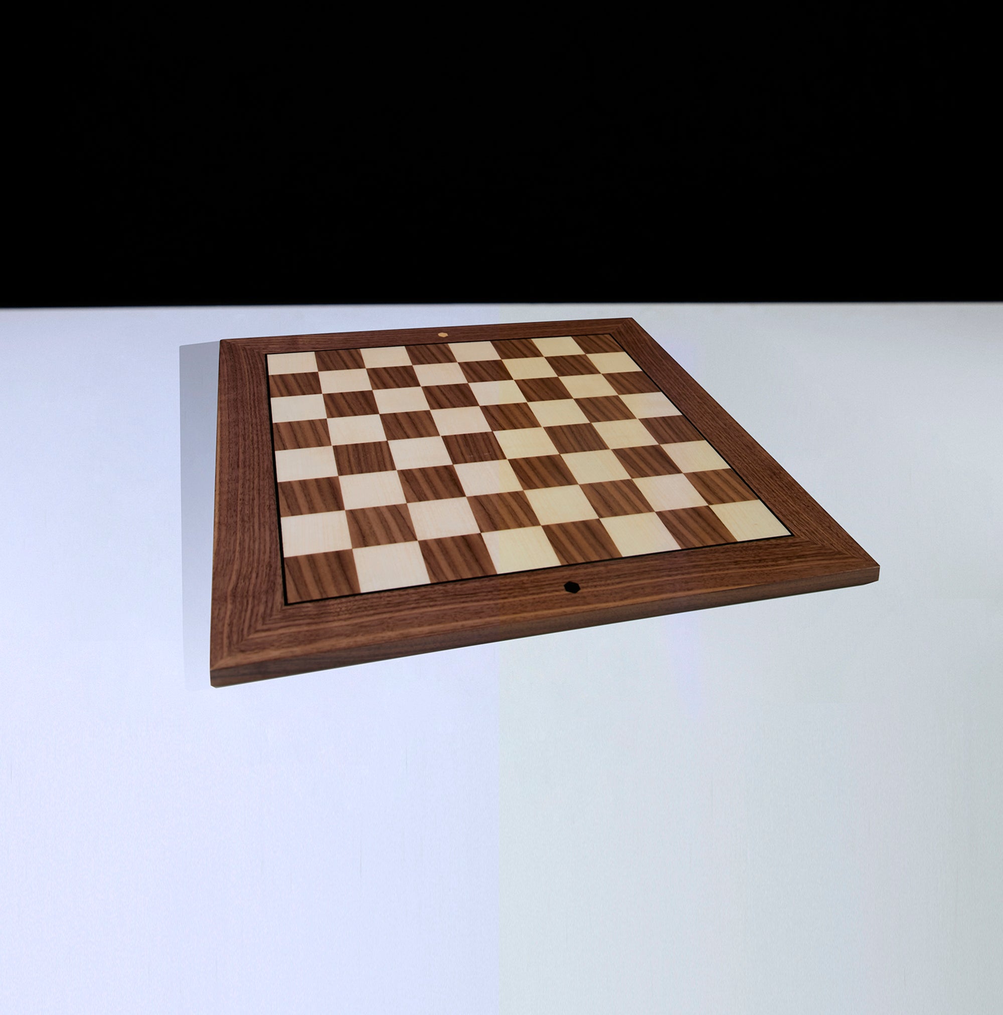 Jeu d'échecs du monde (édition maison en noyer)